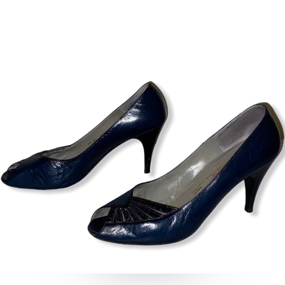Bruno Magli Navy Blue Vintage Peep Toe Heels Made in Italy 8.5 AA Narrow - Picture 3 of 8